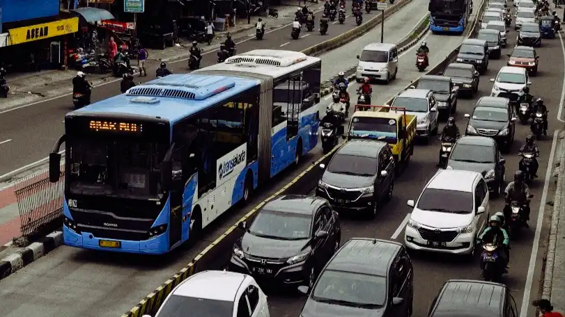 9 Jenis Kendaraan di Jakarta Dapat Tarif Pajak Lebih Murah, Hanya 0,5 Persen. (Foto: KOMPAS/RADITYA HELABUMI)