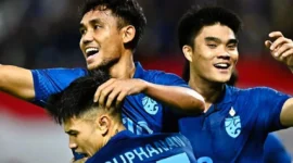 Thailand memastikan tiket semifinal Piala AFF U-19 2026 usai menaklukkan Malaysia 3-2. (Foto: AFP/LILLIAN SUWANRUMPHA/kompas)