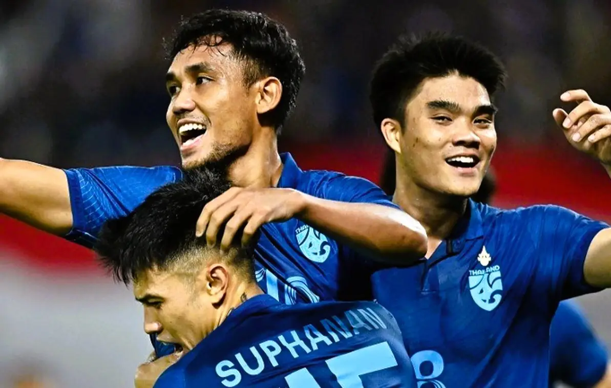 Thailand memastikan tiket semifinal Piala AFF U-19 2026 usai menaklukkan Malaysia 3-2. (Foto: AFP/LILLIAN SUWANRUMPHA/kompas)