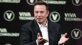 Elon Musk Makin Dekat Jadi Triliuner Pertama Dunia. (Foto: SHUTTERSTOCK/FREDERIC LEGRAND - COMEO/kompas)