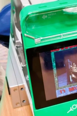 Bukan AI, Sel Otak Manusia Dilatih Ilmuwan Untuk Bisa Bermain Game Doom di Dalam Chip Komputer