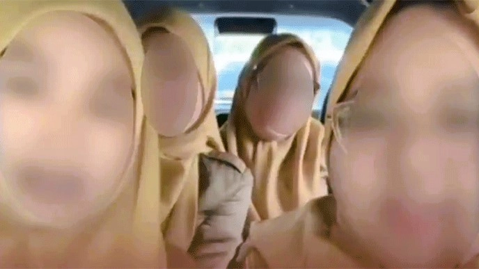 Video empat ASN berseragam di Pemkot Jambi membicarakan gaji ke-13 viral di media sosial. (Foto: jentik)