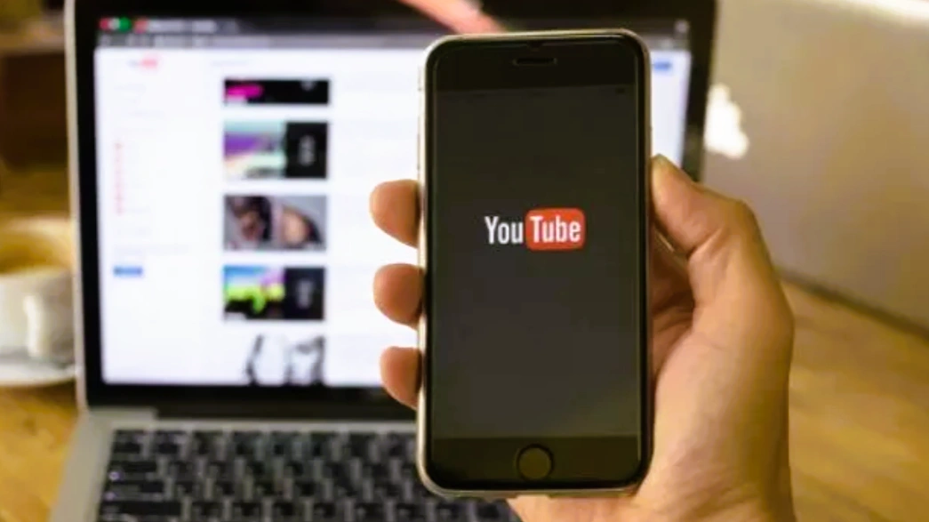 Cara Aman Menyimpan Video YouTube ke Galeri HP Tanpa Risiko Malware. (Foto Ilustrasi: Unsplash/suara)