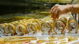 Harga Emas Perhiasan Hari Ini 7 Juni 2026 Turun. (Foto: ANTARA/Uyu Septiyati Liman/kumparan)