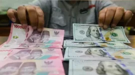 Rupiah Kembali Merosot Hari Ini, Dolar AS Sentuh Rp17.947. (Foto: Investor Daily/David Gita Roza)
