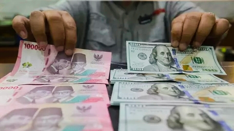 Rupiah Kembali Merosot Hari Ini, Dolar AS Sentuh Rp17.947. (Foto: Investor Daily/David Gita Roza)