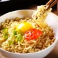 Orang Korea dan Jepang Makan Mi Instan Setiap Hari, Mengapa di Indonesia Sering Dianggap Tidak Sehat? (Foto: iStock)