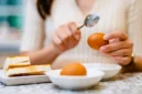 Makan Telur Setiap Hari, Sehat atau Berbahaya? (Foto: Getty Images/hxyume/haibunda)
