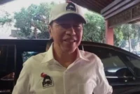 Jokowi Kenakan Kemeja dan Topi PSI Saat Berangkat ke Lampung. (Foto: CNN Indonesia/ Rosyid)