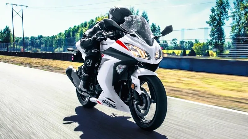 Kawasaki Bikin Kejutan, Ninja 300 Hidup Lagi! Kembaran Ninja 250 FI Jadul Siap Bikin Nostalgia. (Foto: Dok. Kawasaki/detik)