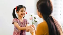 Tanpa Disadari, Kebiasaan Orang Tua Ini Bisa Membentuk Anak Berhati Baik. (Foto: Getty Images/Korrawin/haibunda)