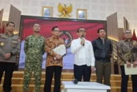 Menteri Dalam Negeri (Mendagri) Tito Karnavian usai rapat Tim Pengarah Satgas Percepatan Rehab-Rekon Pascabencana Sumatera (Foto: Belia/detikcom)