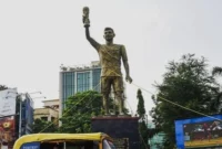 Patung Lionel Messi Setinggi 21 Meter di India Dibongkar karena Dinilai Berbahaya. (Foto: NurPhoto via Getty Images/NurPhoto/detik)