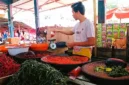 Pedagang cabe di pasar Tanjung bajure. (Foto: rri)