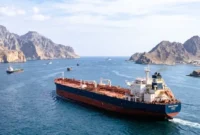 Iran Siapkan Aturan Baru, Kapal yang Melintas di Selat Hormuz Akan Dikenakan Biaya. (Foto: Google Gemini/suara)