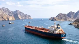 Iran Siapkan Aturan Baru, Kapal yang Melintas di Selat Hormuz Akan Dikenakan Biaya. (Foto: Google Gemini/suara)