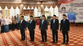 Gubernur Jambi, Al Haris lantik 5 pejabat eselon II Jambi. (Foto: jambiekspres)