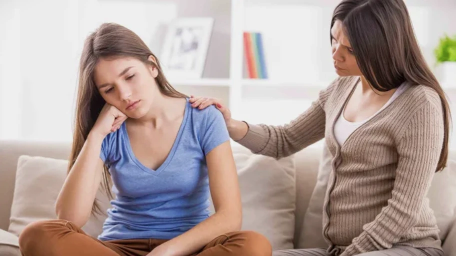 Anak Remaja Mulai Menjaga Jarak? Psikolog Ungkap Cara Tepat Membangun Komunikasi Yang Baik. (Foto: iStock/parapuan)