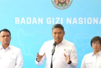 Kepala Badan Gizi Nasional (BGN) Sudaryono didampingi Agustina Arumsari dan Trenggono saat jumpa pers di Kantor BGN, Jakarta, Senin (27/07/2026). (Foto: KLY/ Arie Basuki/liputan6)
