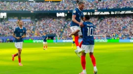 Mbappe Menggila! Prancis Singkirkan Swedia 3-0 dan Melaju ke Babak 16 Besar. (Foto: (c) AP Photo/Pamela Smith/bola)