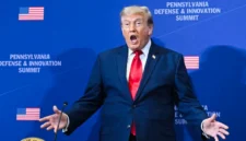 Tarif Baru Trump untuk 60 Negara Resmi Berlaku, Indonesia Kena 10%. (Foto: AFP/SAUL LOEB/kompas)