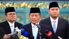 Gubernur Universitas Republik Indonesia (URI) Donny Ermawan, dan Wakil Gubernur URI Yos Sunitiyoso. (Foto: Biro Sekretariat Presiden/detik)