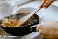 Banyak yang Keliru! Ini 5 Aturan Memanaskan Makanan Sisa agar Tetap Aman Dikonsumsi. (Foto: Unsplash.com/Kevin McCutcheon/beautynesia)