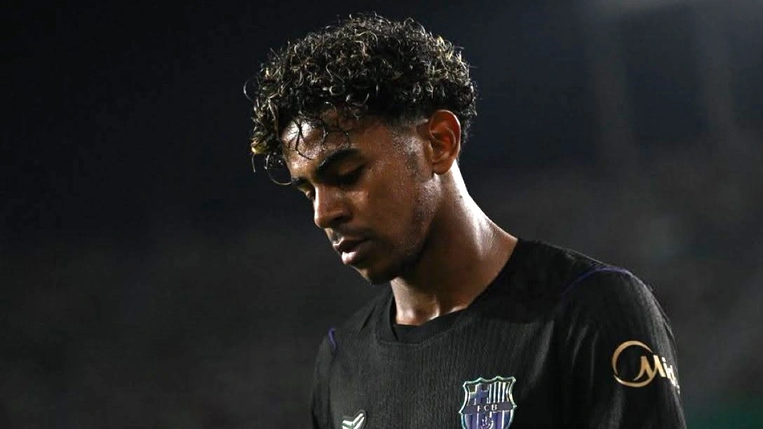 Barcelona Menang atas Elche, Lamine Yamal Malah Murung, Ada Apa? (Foto: Facebook/Sport Corner)