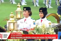 Siswi SMAN 2 Sungai Penuh, Nindya Eltsani Dipercaya Bawa Bendera Merah Putih dalam Kirab HUT RI ke-81. (Foto: ss/cuitan)