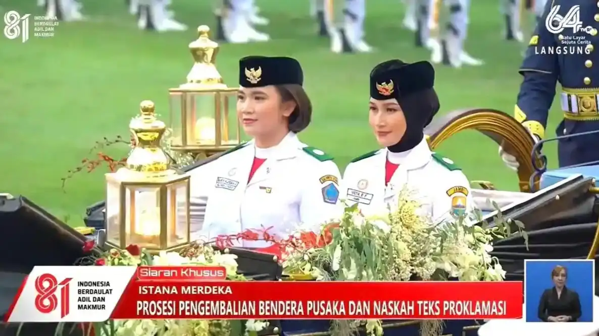 Siswi SMAN 2 Sungai Penuh, Nindya Eltsani Dipercaya Bawa Bendera Merah Putih dalam Kirab HUT RI ke-81. (Foto: ss/cuitan)