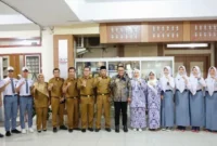 Wali Kota Alfin Lepas 8 Pelajar Terbaik Sungai Penuh ke Paskibraka Provinsi dan Nasional. (Foto: Desi Hermila-rri)