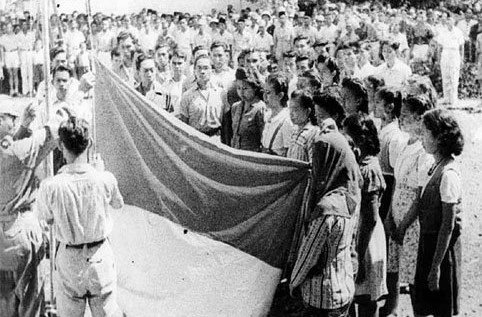 Sejarah Bendera Merah Putih: Jauh Sebelum 1945, Sudah Dipakai Sejak Era Kerajaan hingga Pergerakan Nasional. (Foto: ppitangsel.wordpress)