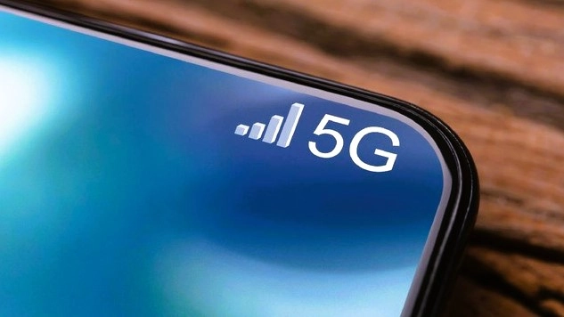 Apakah Jaringan 5G Bikin Kuota Cepat Habis dan Baterai Boros? Ini Faktanya. (Foto: iStockphoto/AndreyPopov/cnnindonesia)