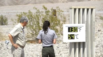 10 Wilayah dengan Suhu Terpanas di Dunia, Rekornya Mencapai 56,7°C. (Foto: AFP/PATRICK T.FALLON/cnnindonesia)
