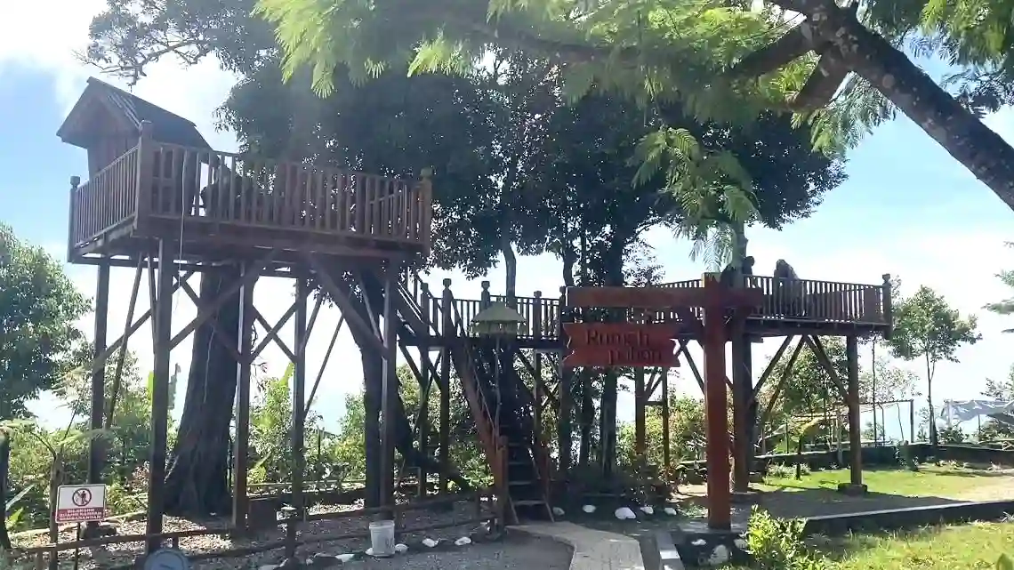 Depati Tujuh Coffee, Sensasi Ngopi di Atas Bukit dengan Panorama Pegunungan. (Foto: Dewi Wilona-JambiTV)