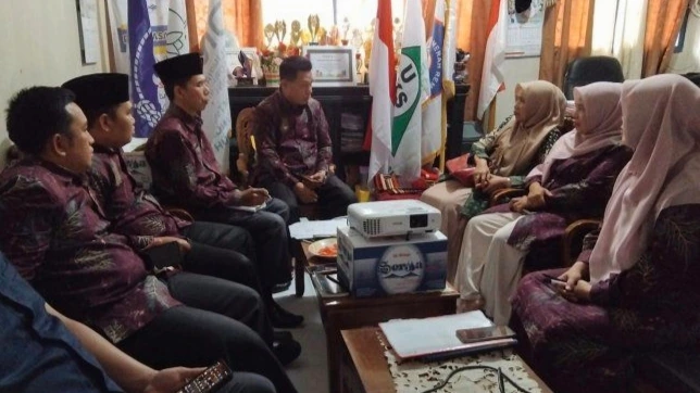 Jelang Akreditasi, MTsN 2 Sungai Penuh Matangkan Kelengkapan Dokumen. (Foto: mtsn2sungaipenuh.mdrsh)
