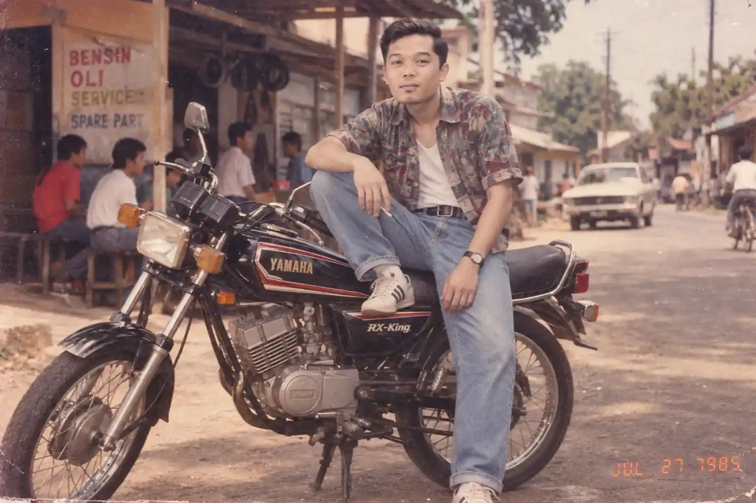 Prompt foto 80-an ChatGPT motor klasik