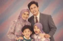 10 Prompt Foto 80-an ChatGPT, dari Gaya Studio hingga Album Keluarga Jadul. (Gambar: Ilustrasi AI)