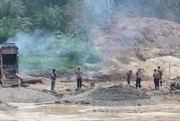 Polres Merangin Tindak PETI di DAS Merangin, Dua Ekskavator Diamankan. (Foto: FRENGKY WIDARTA/Tribunjambi)