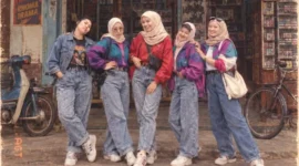 Prompt Foto 80-an ChatGPT dan Gemini Viral, Begini Cara Membuatnya. (Gambar: Ilustrasi AI)