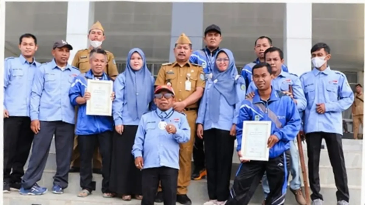 Peringatan HAORNAS 2026, Bupati Monadi Serahkan Bonus bagi Atlet Berprestasi. (Foto: kerincisatu.kerincikab)
