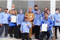 Peringatan HAORNAS 2026, Bupati Monadi Serahkan Bonus bagi Atlet Berprestasi. (Foto: kerincisatu.kerincikab)