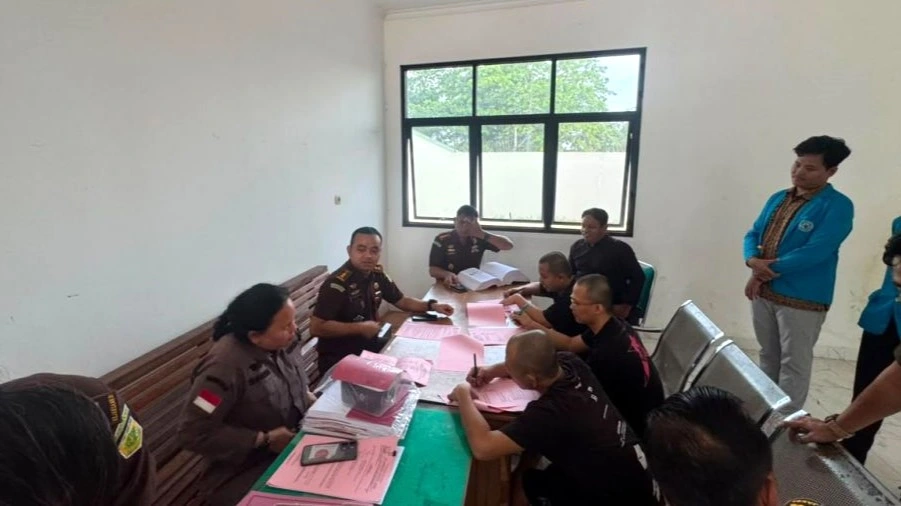 Kasus Pembobolan Bank Jambi Rp143,36 Miliar Masuk Tahap Penuntutan, Tiga Tersangka Ditahan. (Foto: jamberita)