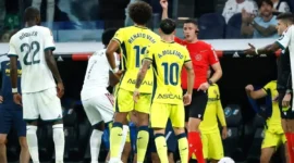 Real Madrid Menang 1-0 atas Villarreal, Gol Vinicius Dianulir dan Berujung Kartu Merah. (Foto: AFP/OSCAR DEL POZO/kompas)
