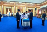 Azhar Hamzah Lantik Lima Pejabat Eselon II Pemkot Sungai Penuh. (Foto: klikinaja)