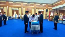Azhar Hamzah Lantik Lima Pejabat Eselon II Pemkot Sungai Penuh. (Foto: klikinaja)