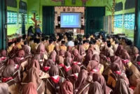 MTsN 6 Kerinci Ajak Siswa Mengenal Sejarah G30S/PKI Lewat Nobar Film Dokumenter. (Foto: mtsn6kerinci.mdrsh)