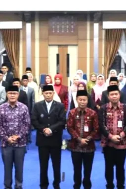 Azhar Hamzah Lantik 38 Kepala Sekolah SD dan SMP di Sungai Penuh