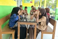 Persiapan KOMPAS Provinsi Jambi, MIN 1 Kerinci Matangkan Latihan Catur Siswa. (Foto: min1kerinci.mdrsh)