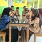 Persiapan KOMPAS Provinsi Jambi, MIN 1 Kerinci Matangkan Latihan Catur Siswa. (Foto: min1kerinci.mdrsh)